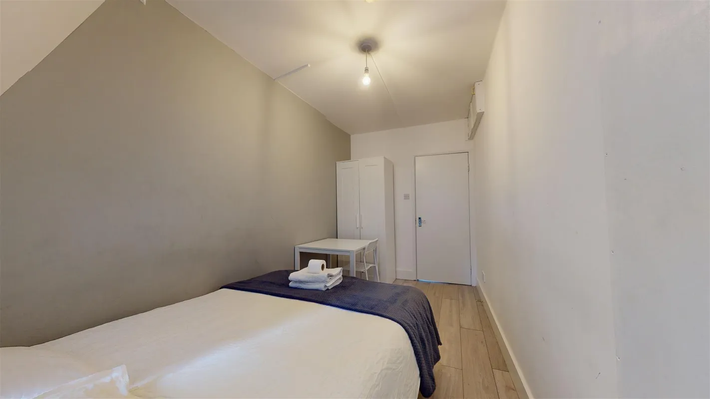 Room Harrow Road in Greater London