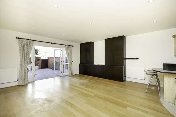 House Deodar Road in Greater London