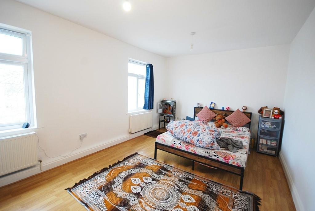 Flat Bilton Road in Greater London