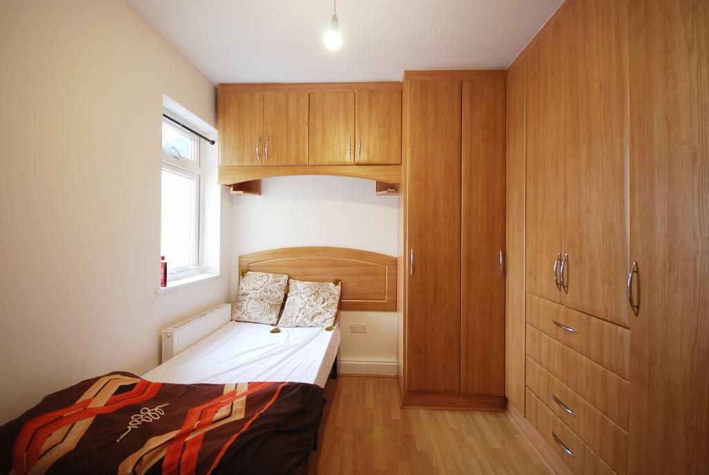 Flat Bilton Road in Greater London