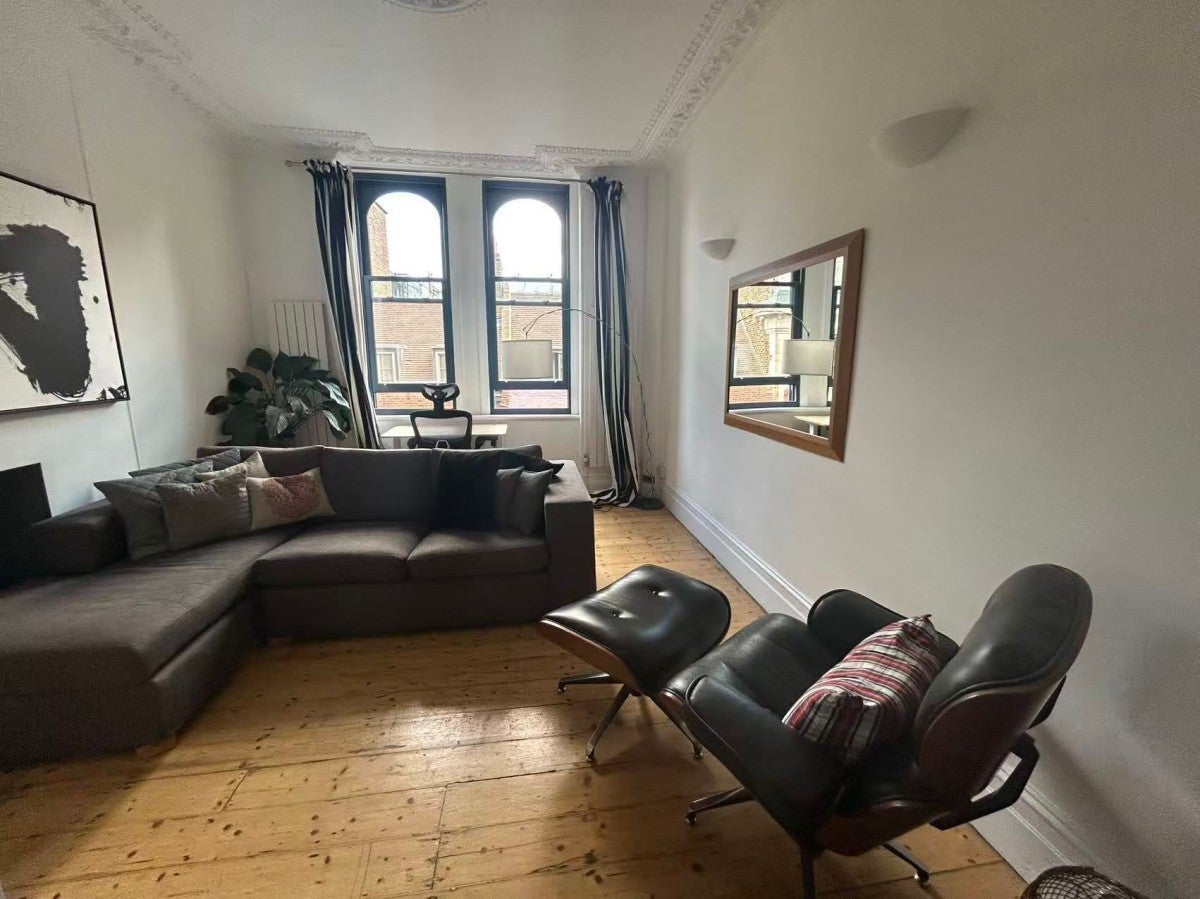 Flat Denmark Street in Greater London
