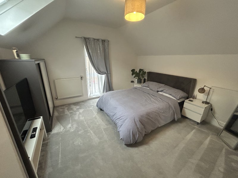Room Bowen Road in Locking Parklands