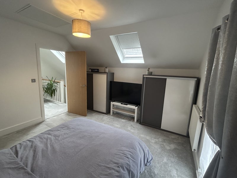 Room Bowen Road in Locking Parklands