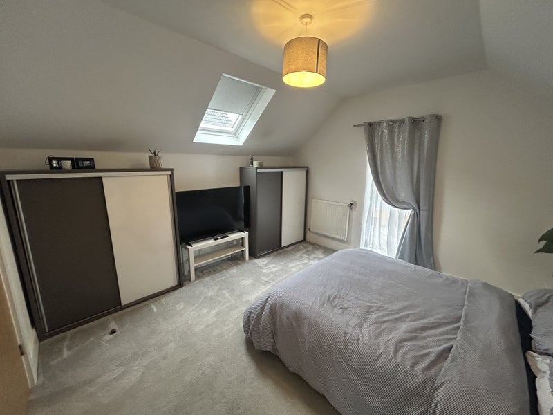 Room Bowen Road in Locking Parklands