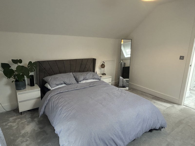 Room Bowen Road in Locking Parklands