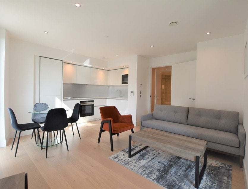Flat Garnet Place in Greater London