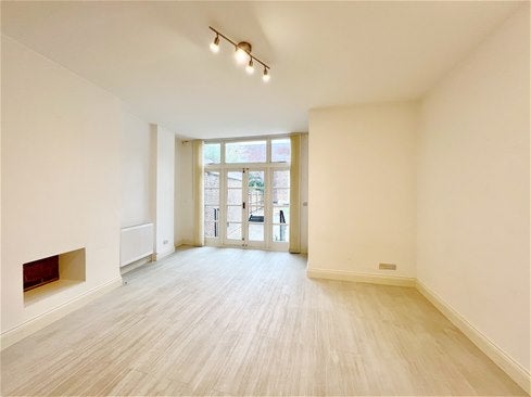 Flat Lyncroft Gardens in Greater London