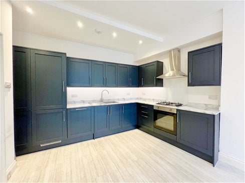 Flat Lyncroft Gardens in Greater London