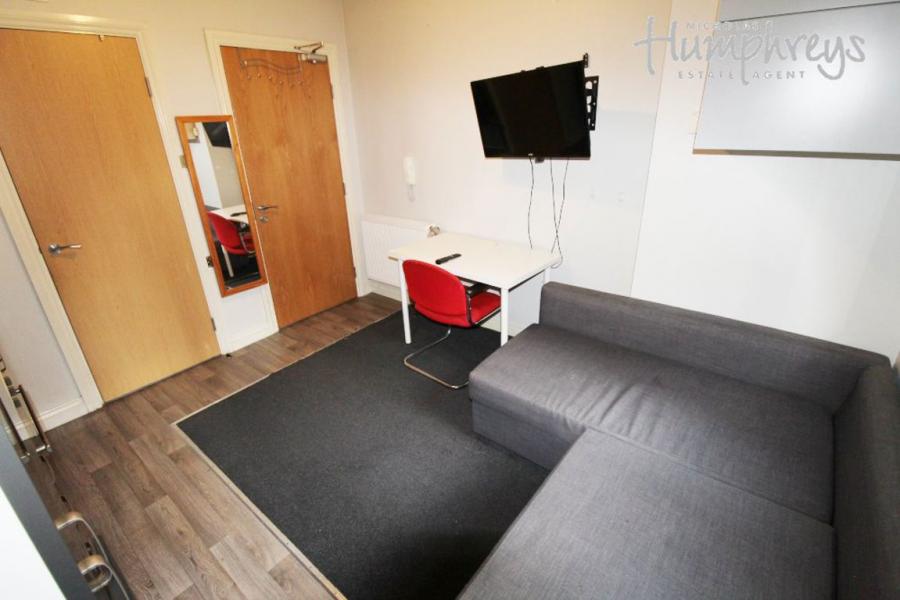 Flat Great Charles Street Queensway in Birmingham