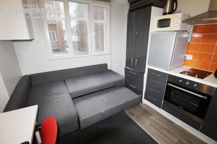 Flat Great Charles Street Queensway in Birmingham