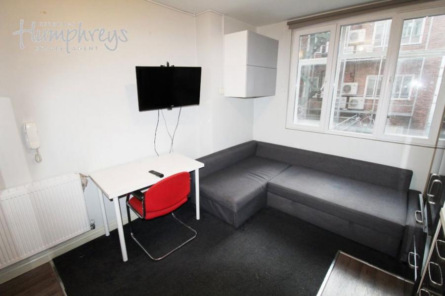 Flat Great Charles Street Queensway in Birmingham
