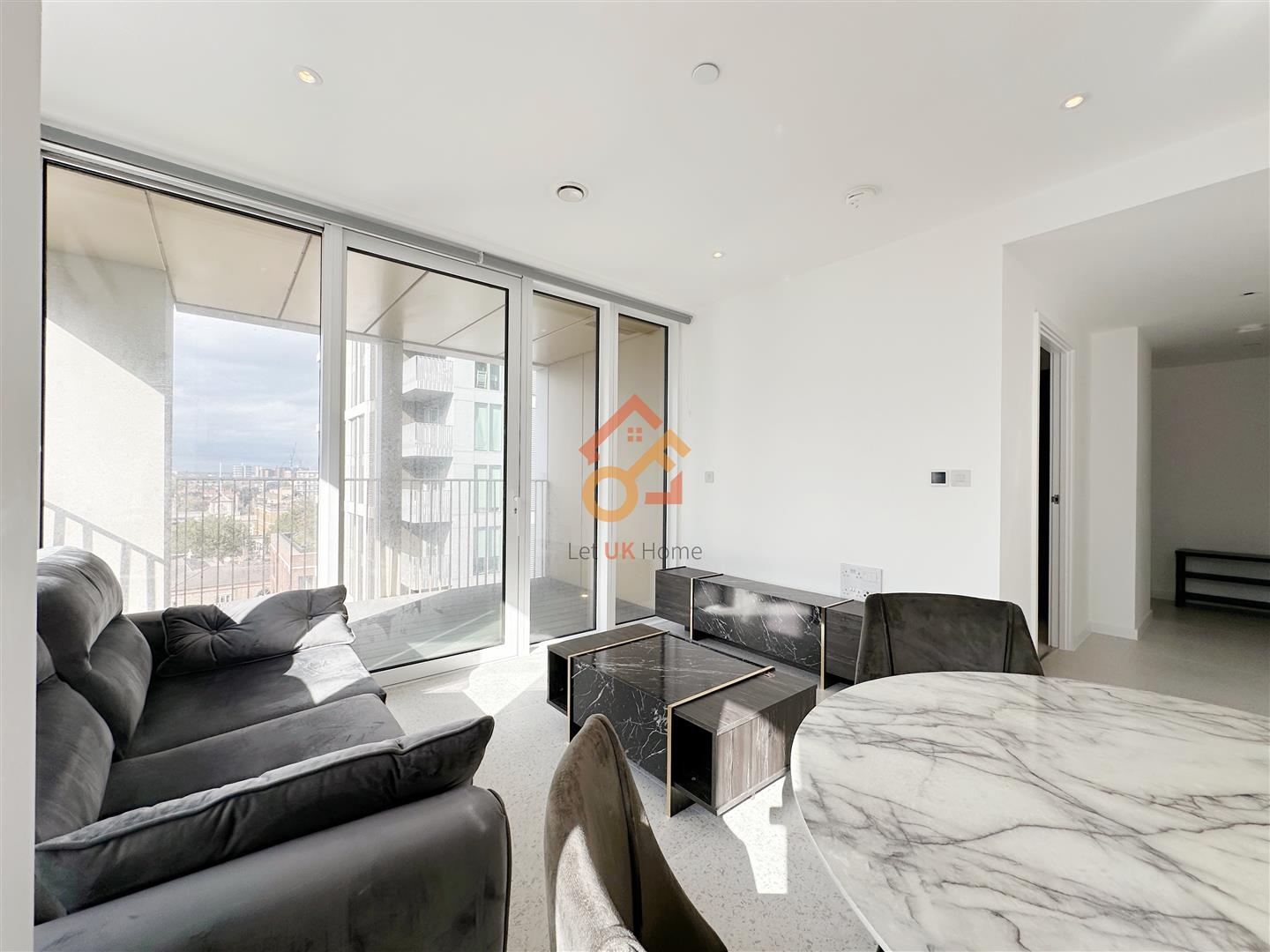 Flat Cendal Crescent in Greater London