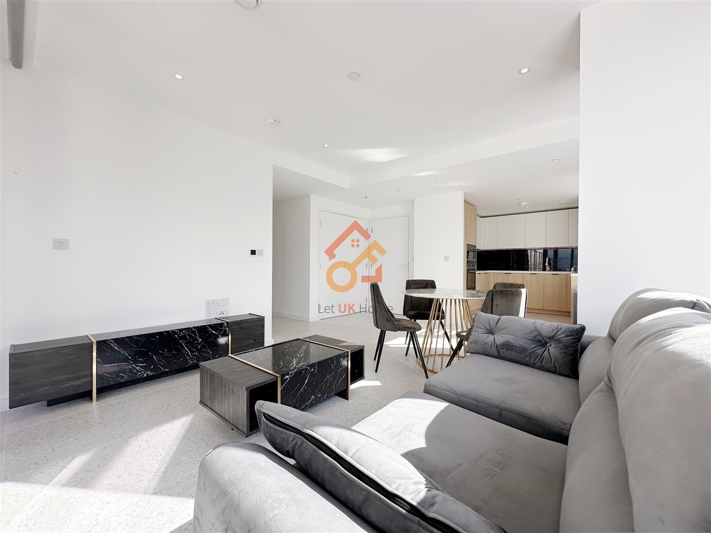 Flat Cendal Crescent in Greater London