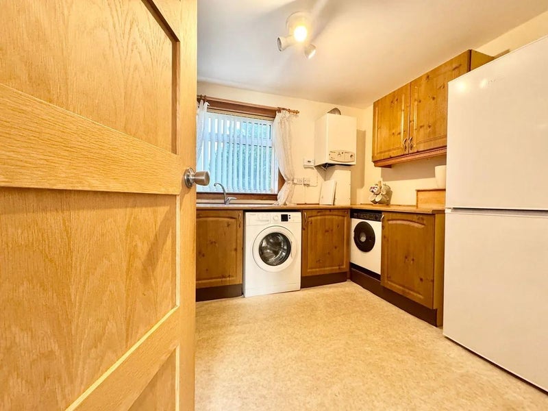 Flat Muirhouse Bank in City of Edinburgh