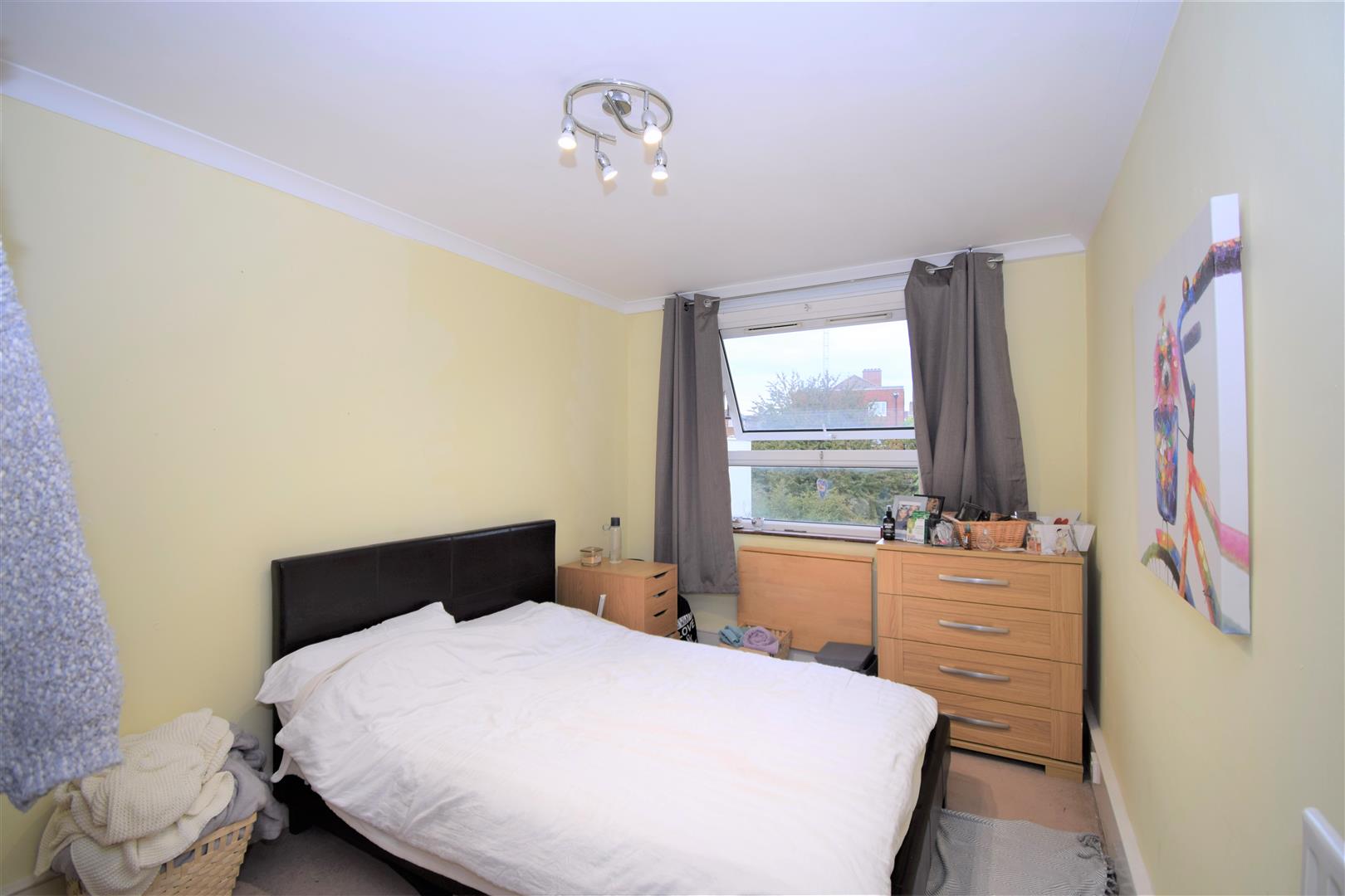 Flat Barleycorn Way in Greater London