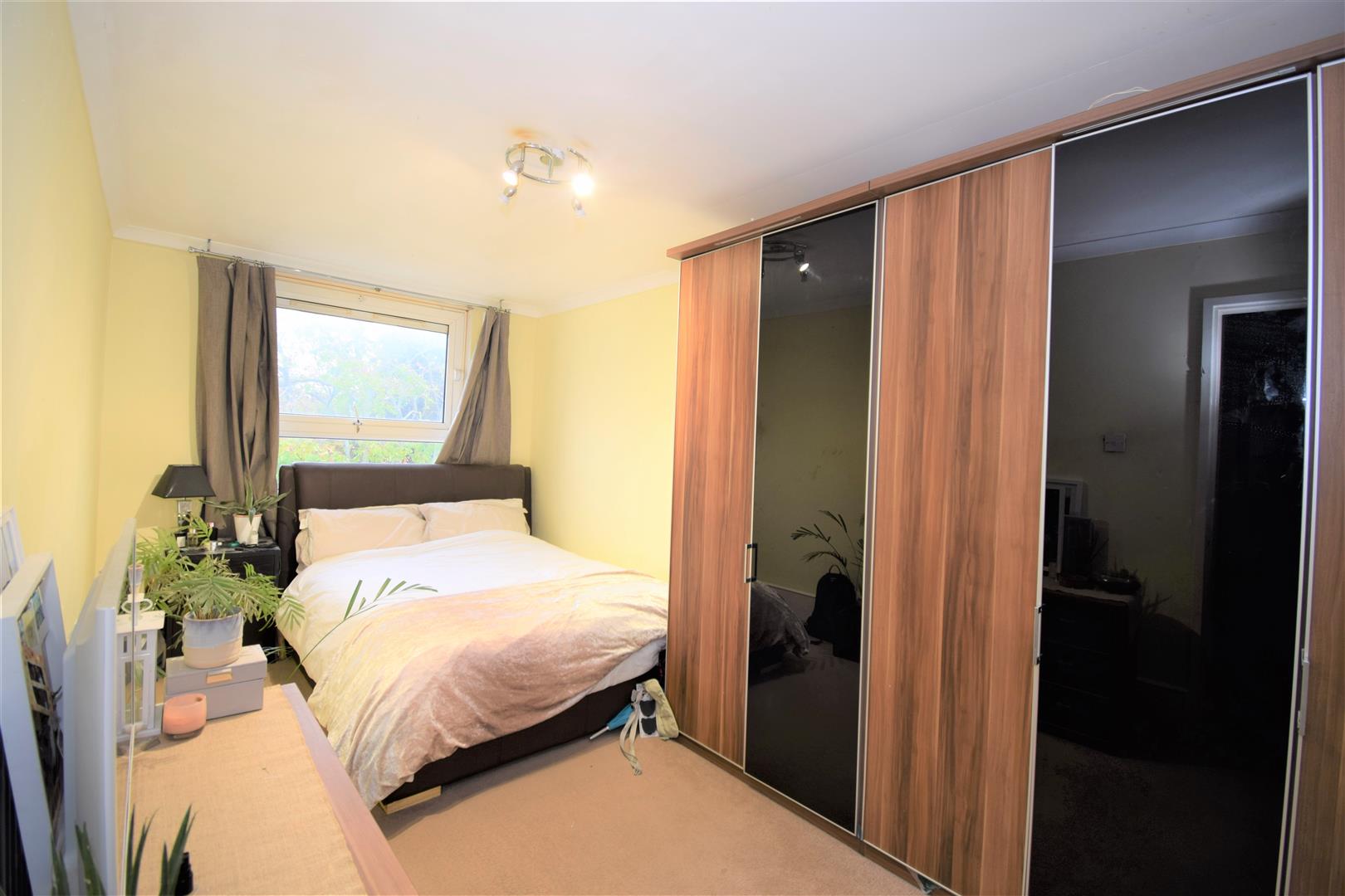 Flat Barleycorn Way in Greater London