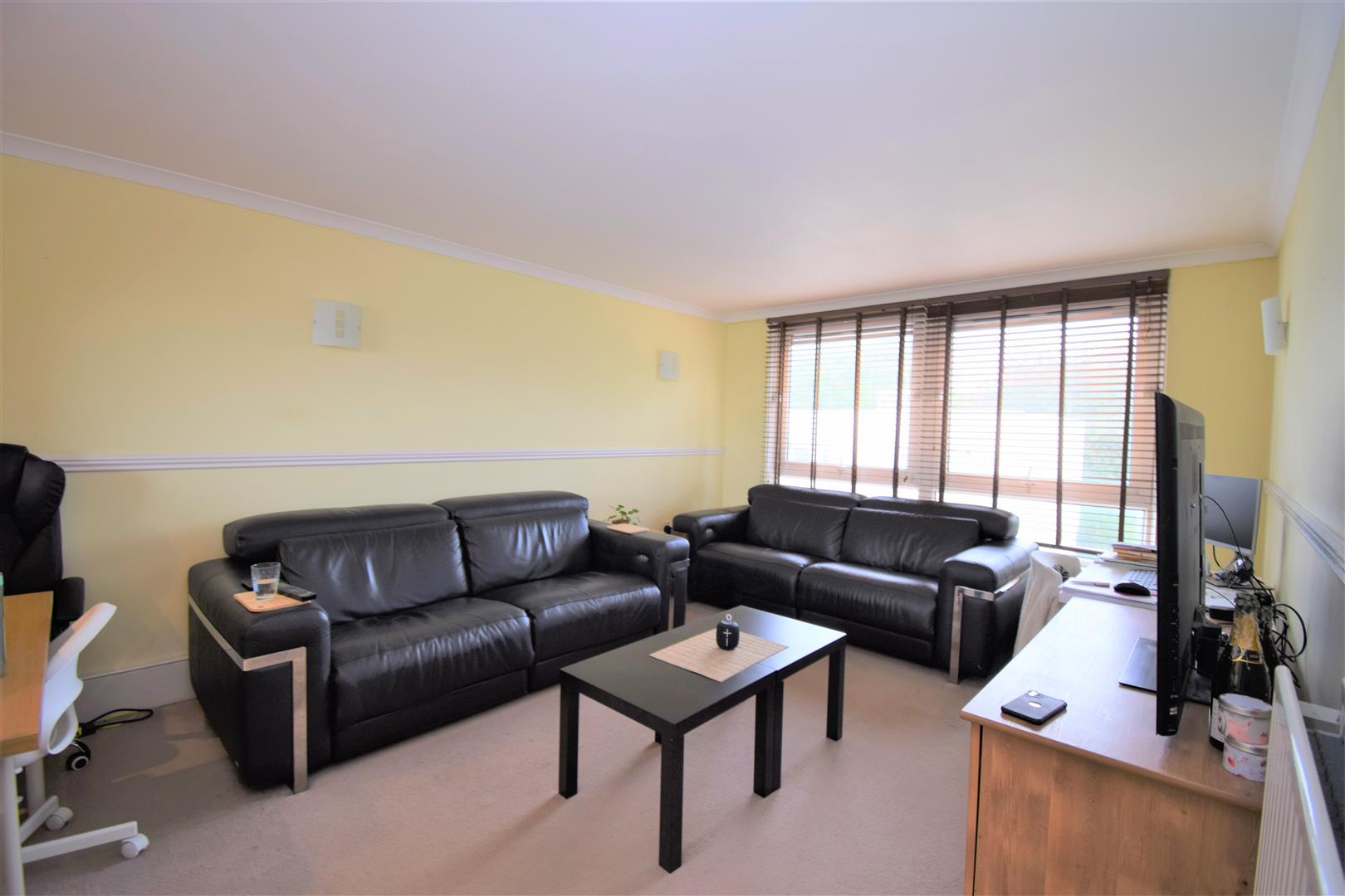 Flat Barleycorn Way in Greater London