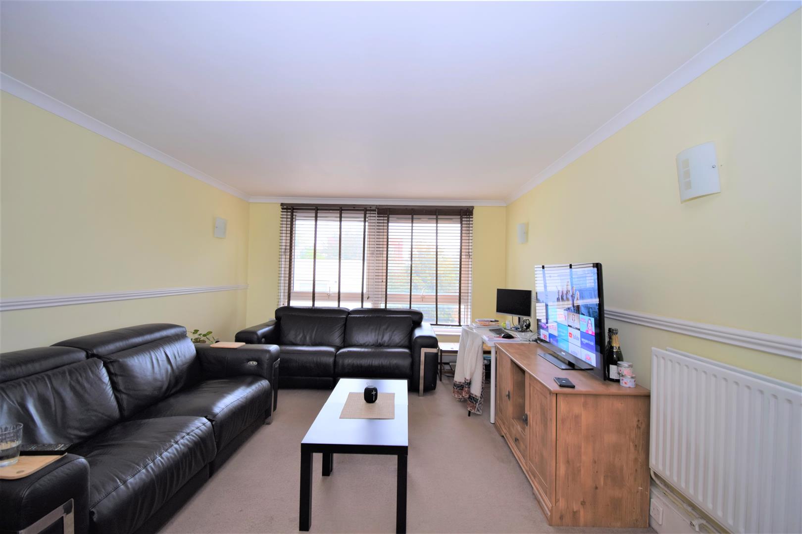 Flat Barleycorn Way in Greater London