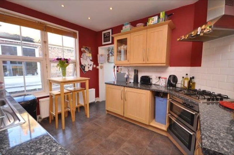 Room Byegrove Road in Greater London