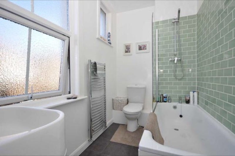 Room Byegrove Road in Greater London
