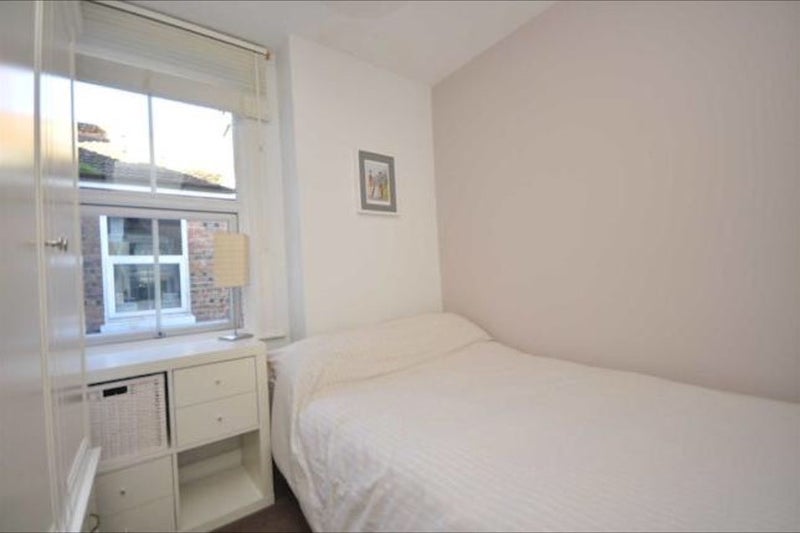 Room Byegrove Road in Greater London
