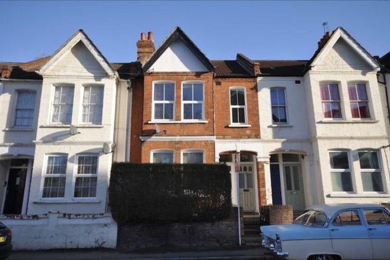 Room Byegrove Road in Greater London