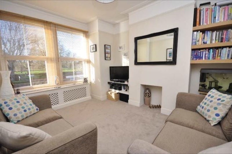 Room Byegrove Road in Greater London