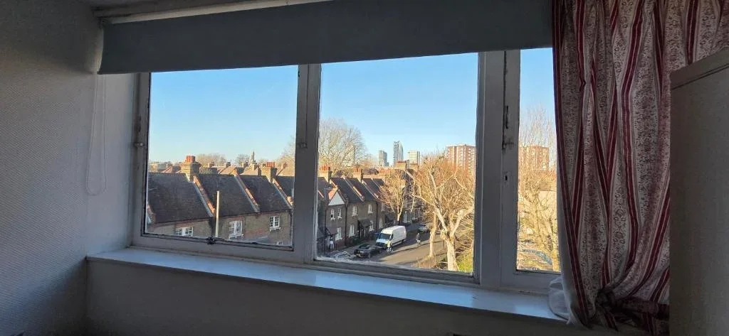 Room Roland Way in Greater London