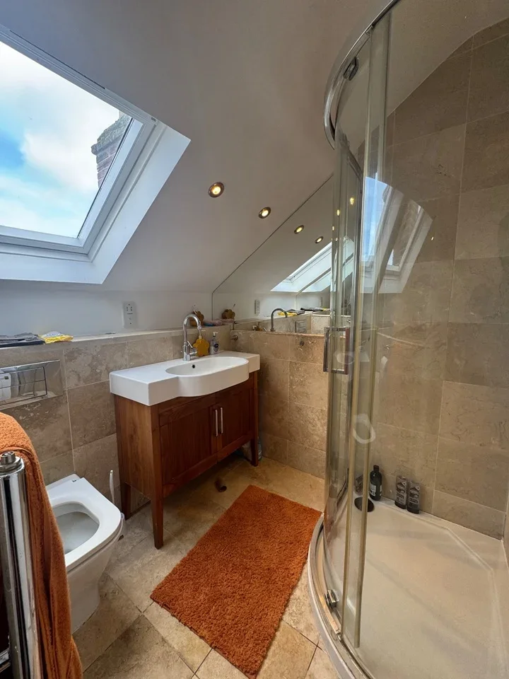 Flat Coolhurst Road in Greater London