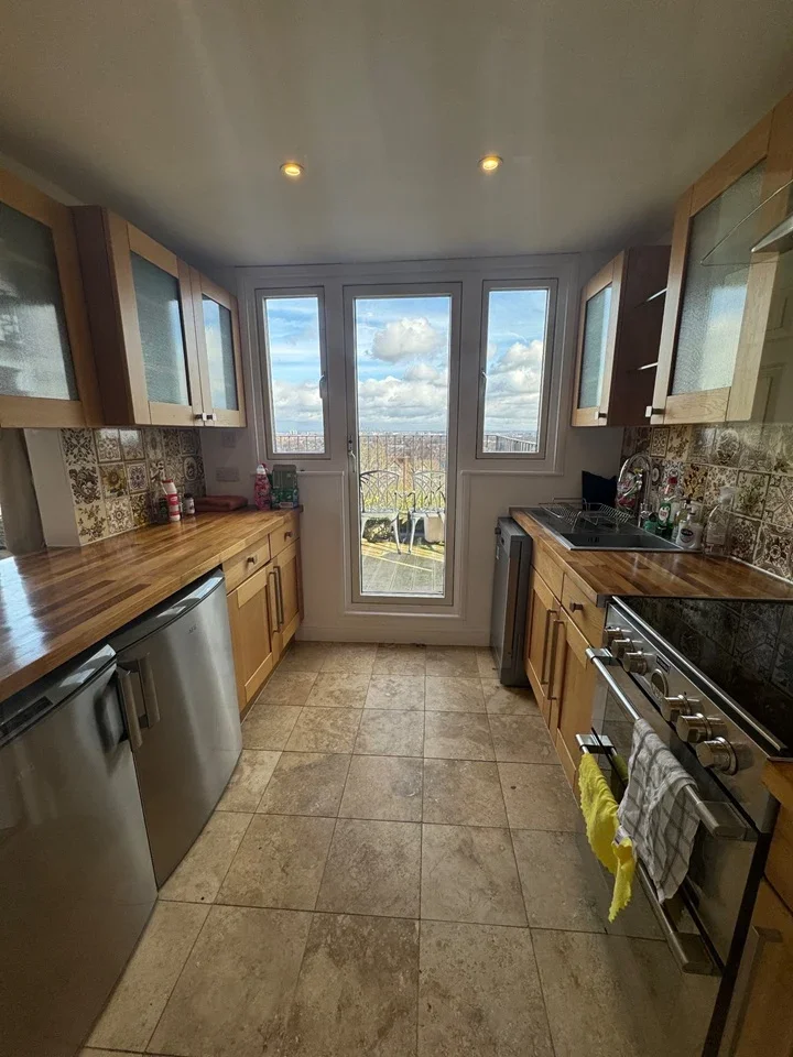 Flat Coolhurst Road in Greater London