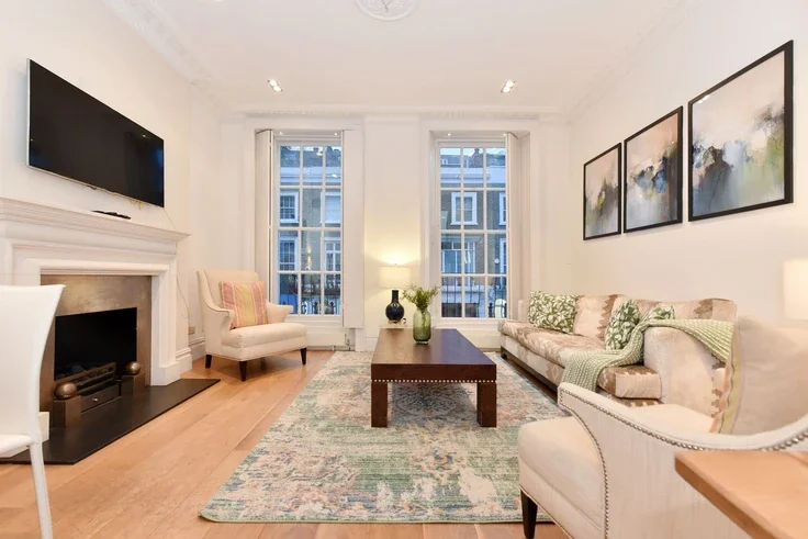 Flat Beauchamp Place in Greater London