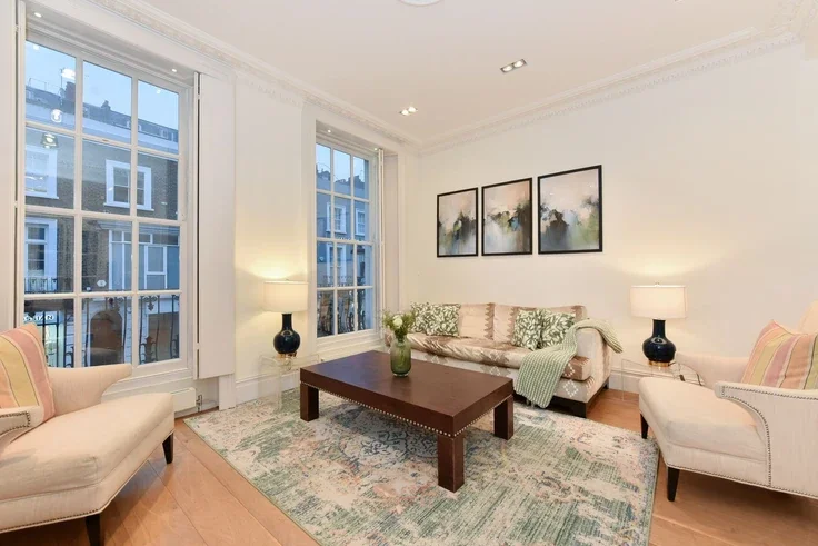 Flat Beauchamp Place in Greater London