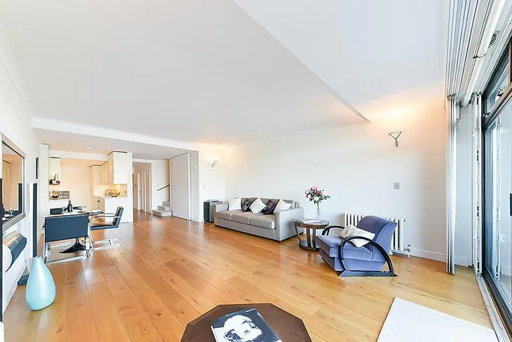 Flat Albion Riverside in Greater London
