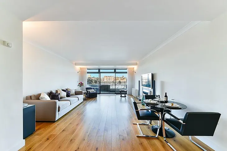 Flat Albion Riverside in Greater London