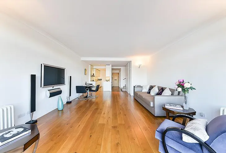 Flat Albion Riverside in Greater London