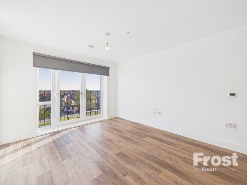 Flat Petty Cross in Slough