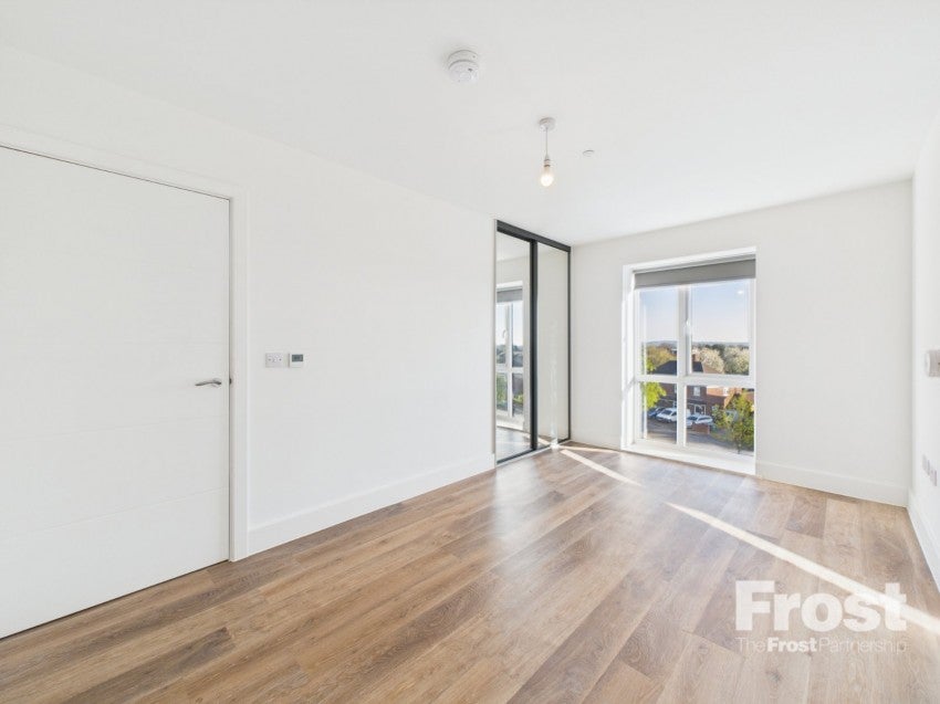 Flat Petty Cross in Slough