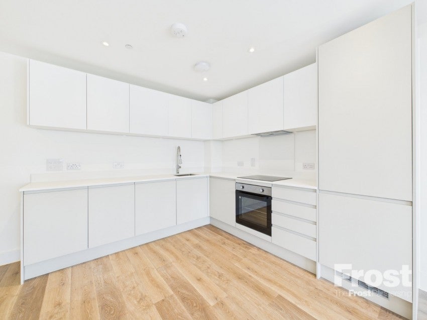 Flat Petty Cross in Slough