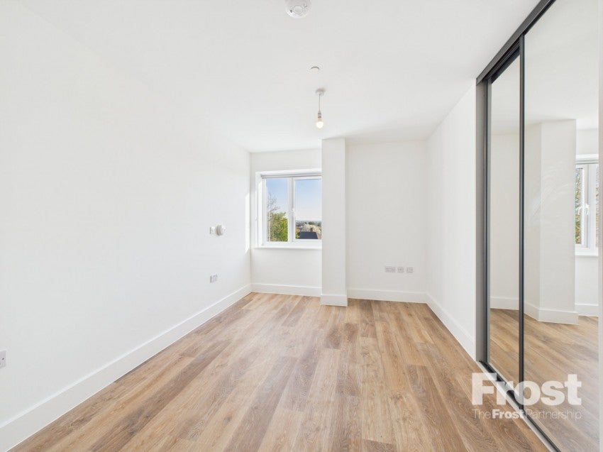 Flat Petty Cross in Slough