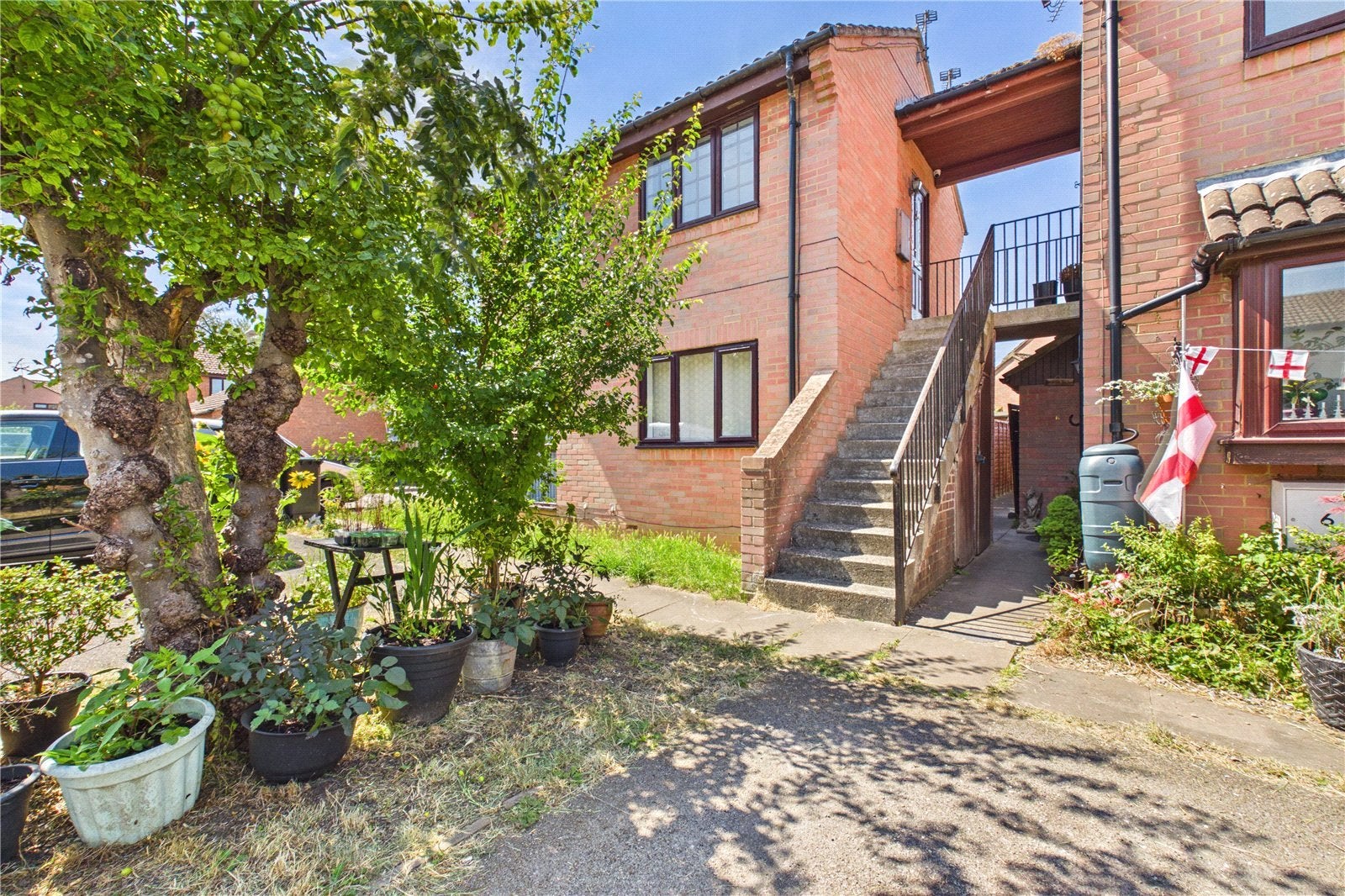 Flat Alderfield Close in Theale