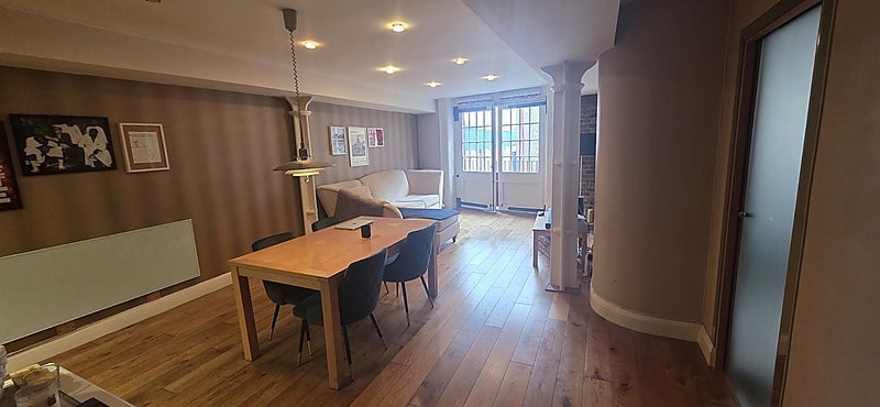 Room Wapping High Street in Greater London