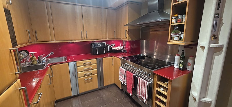 Room Wapping High Street in Greater London