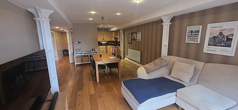 Room Wapping High Street in Greater London