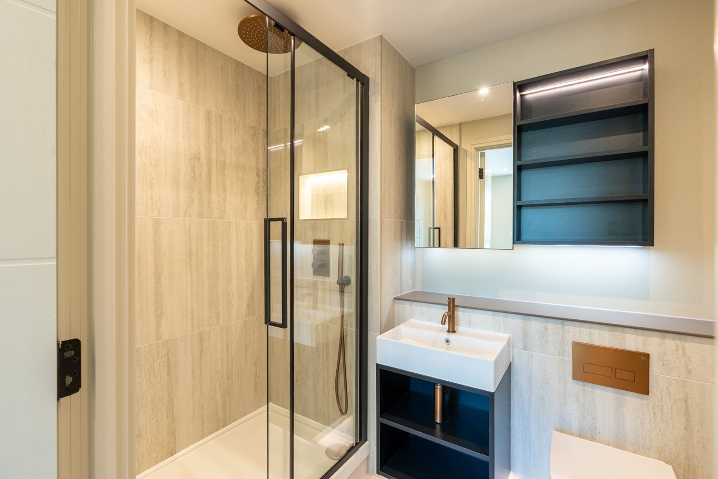 Flat Lapidge Drive in Greater London