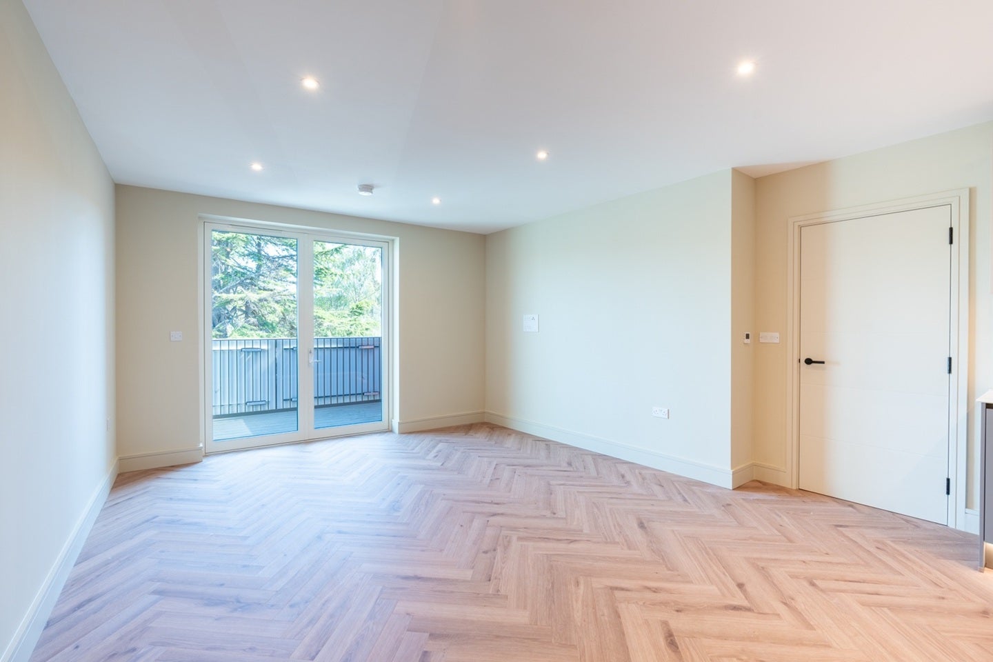 Flat Lapidge Drive in Greater London