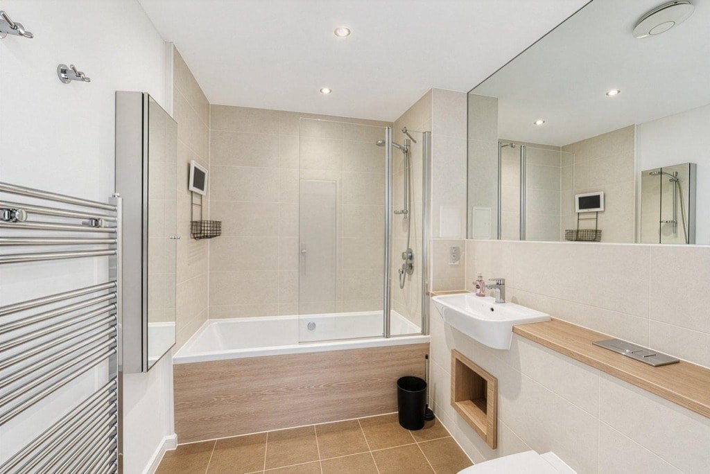 Flat Charford Road in Greater London