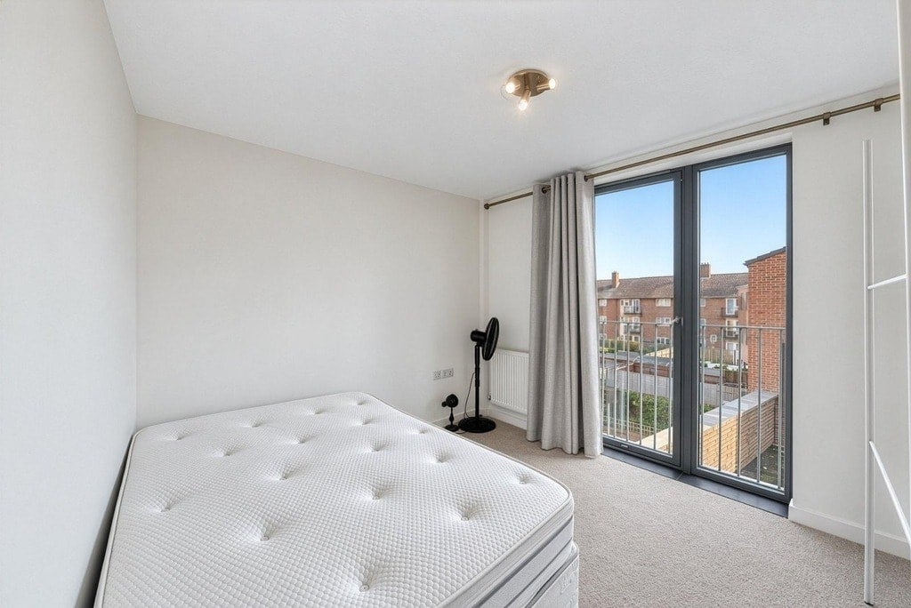 Flat Charford Road in Greater London