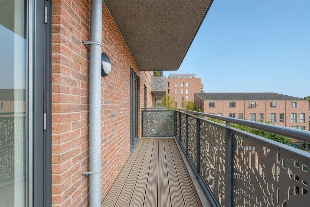 Flat Charford Road in Greater London