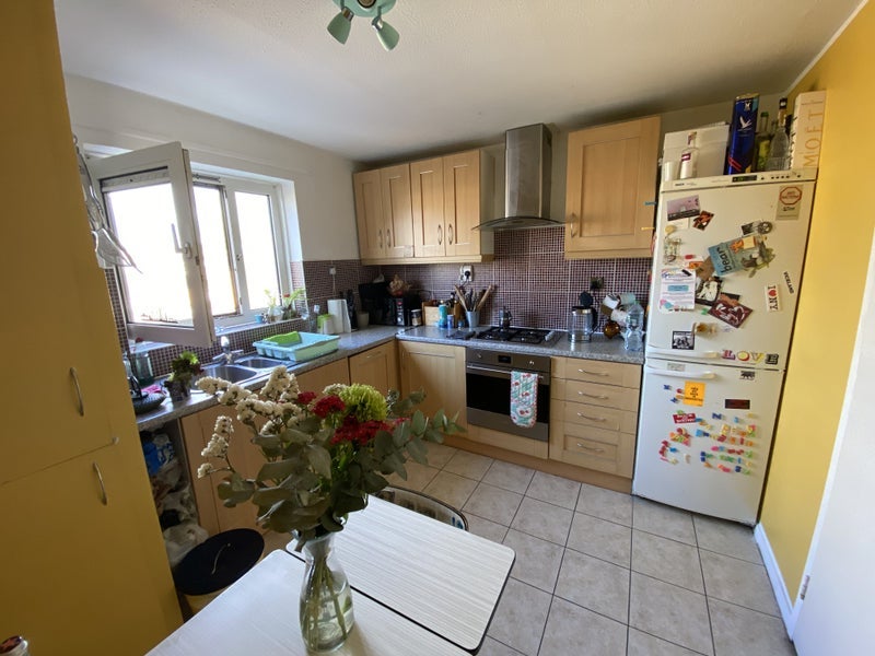 Room Rosebank Gardens in Greater London