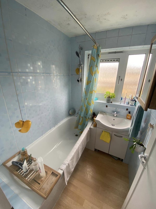 Room Rosebank Gardens in Greater London